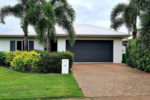 Trendy 4 Bedroom In Fairfield Waters