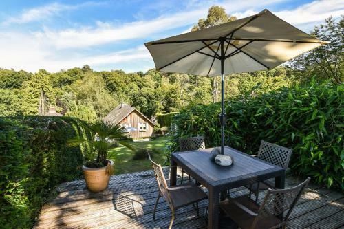 Les Charmettes , Haslemere