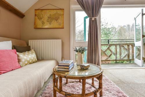 Les Charmettes , Haslemere