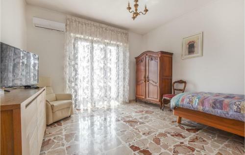 Stunning Apartment In Giarre With Wifi And 2 Bedrooms
