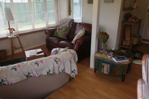The Beach Cottage 1 Minute Walk From The Sea
