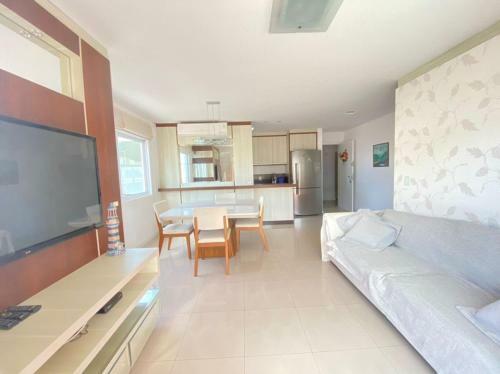 Apartamento 321 - Ampla Cobertura Na Praia de Bombas