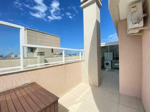 Apartamento 321 - Ampla Cobertura Na Praia de Bombas