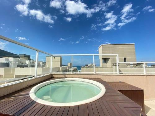 Apartamento 321 - Ampla Cobertura Na Praia de Bombas