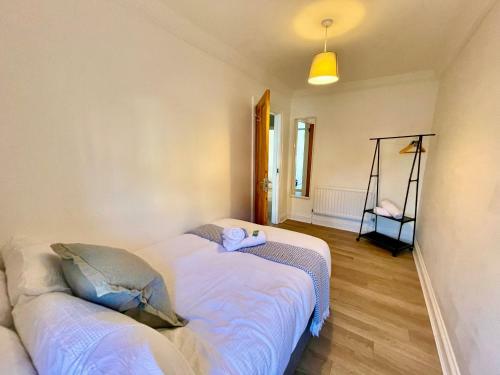 Huge Serviced Apartment With Free Parking