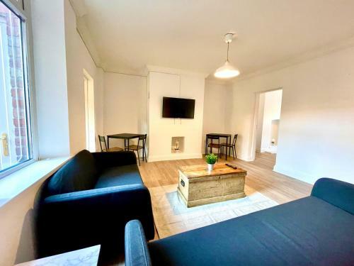 Huge Serviced Apartment With Free Parking