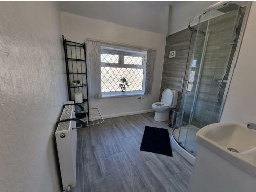Modern 3 Bedroom Residential Home W/secure Parking