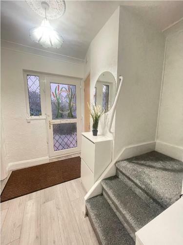 Modern 3 Bedroom Residential Home W/secure Parking