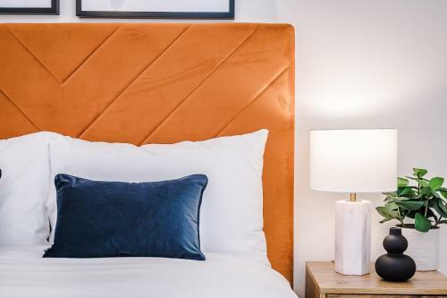 Beautifully Designed 2 Bed Apt Newly Renovated Central Netflix