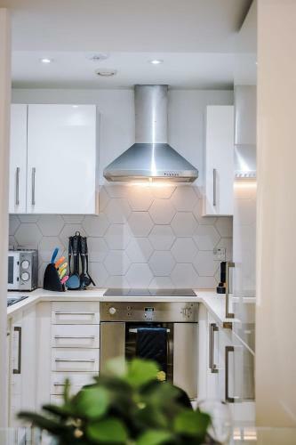 Beautifully Designed 2 Bed Apt Newly Renovated Central Netflix