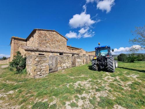 Splendid Holiday In Montalcino With Shared Pool