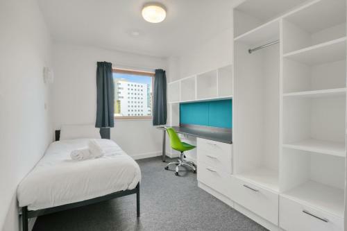 Apartamento Bright Single Room Next To City Centre!