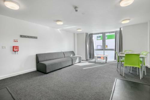 Apartamento Bright Single Room Next To City Centre!