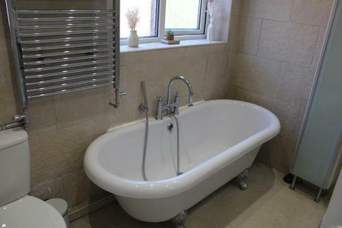 Beautiful 3 Bedroom House With Parking