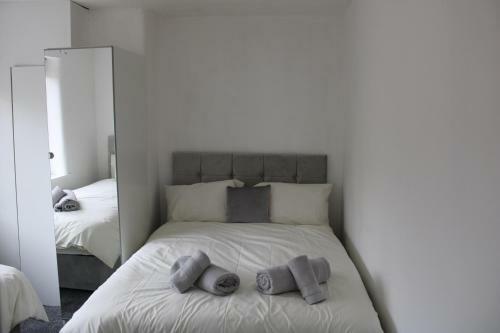 Beautiful 3 Bedroom House With Parking