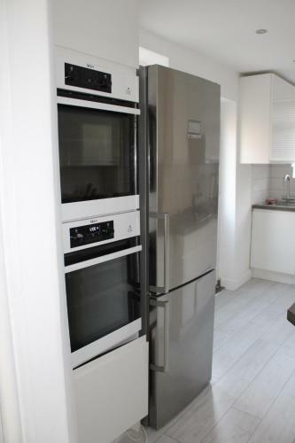 Beautiful 3 Bedroom House With Parking