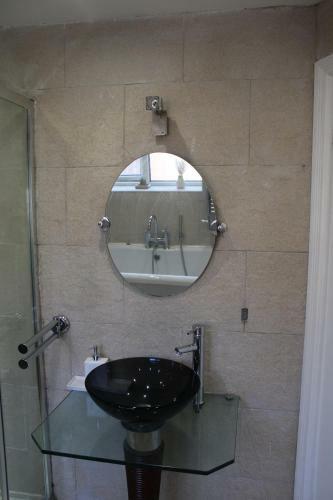 Beautiful 3 Bedroom House With Parking