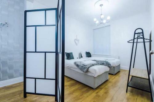 The Seedley 4 Bedroom House - Salford Manchester