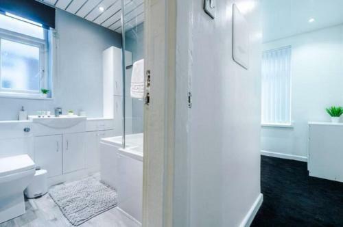 The Seedley 4 Bedroom House - Salford Manchester