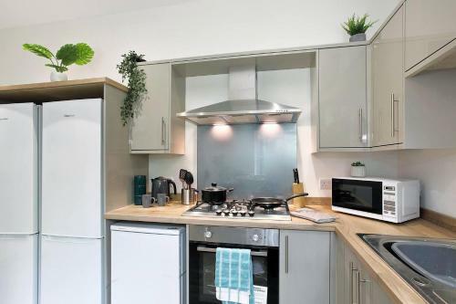 Stunning 4-bed House In Manchester