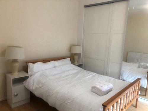 Charming 2 Bed Terrace . Close To Station