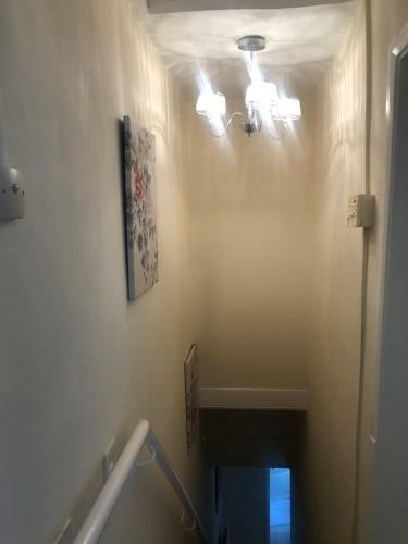 Charming 2 Bed Terrace . Close To Station