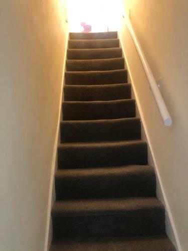 Charming 2 Bed Terrace . Close To Station