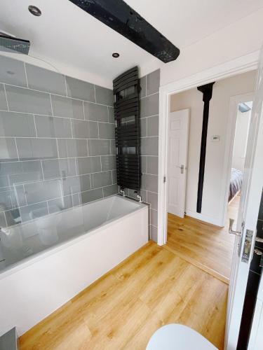 Relaxing 3-bedroom City Centre Apartment