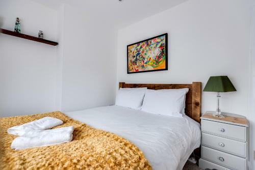 Tasteful 3-bedroom House With Private Parking - Florence Park