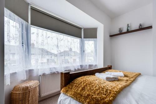 Tasteful 3-bedroom House With Private Parking - Florence Park