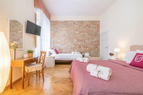 Hostal Lh-casa Dora