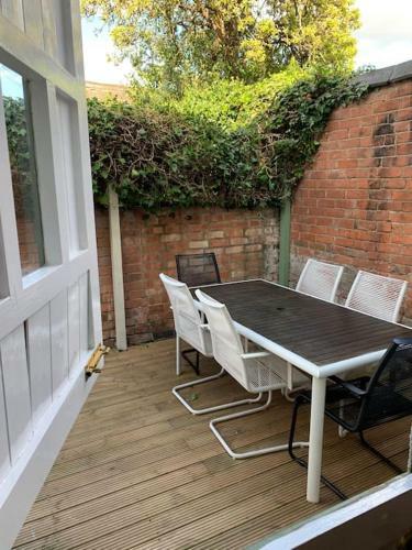Stoop Cottage - In The Heart Of Quorn