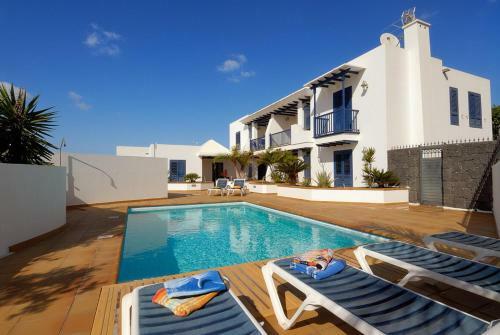 Remarkable 2-bed Apartment In Playa Blanca