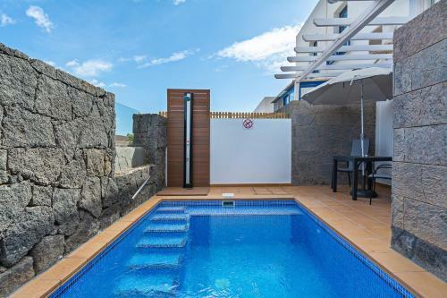 Villa 3br Home - Private Heated Pool - Parking