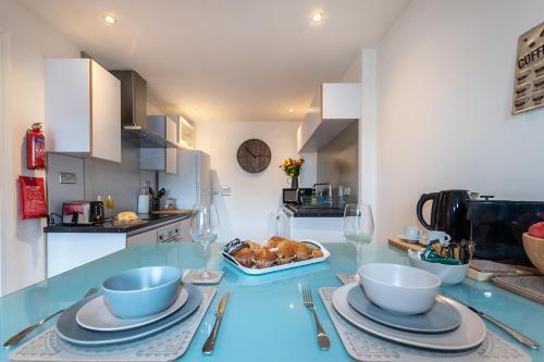 Apartamento ?onpoint - Superb Waterside 2 Bed Apt W/free Parking?