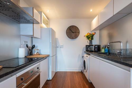 Apartamento ?onpoint - Superb Waterside 2 Bed Apt W/free Parking?