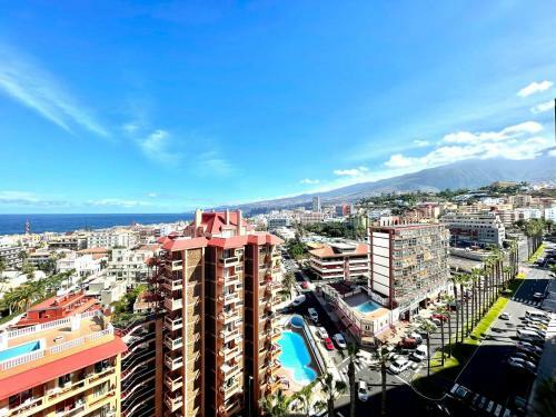 Apartment With Ocean Views In Playa Jardin