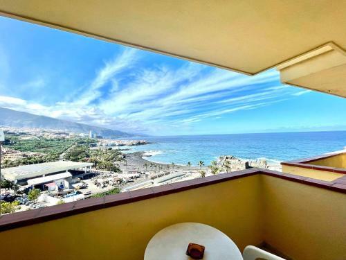 Apartment With Ocean Views In Playa Jardin