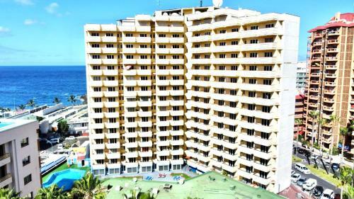 Apartment With Ocean Views In Playa Jardin
