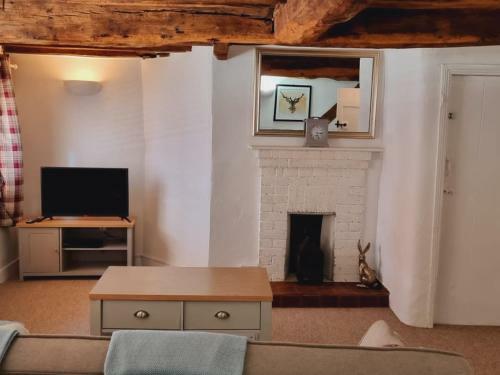 Pass The Keys Charming 2 Bedroom Town House, Perfectly Located