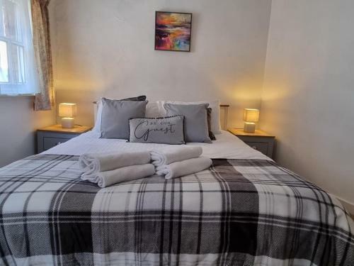 Pass The Keys Charming 2 Bedroom Town House, Perfectly Located