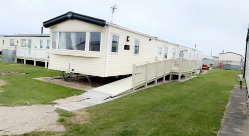 The Pearl - Deluxe Access Caravan