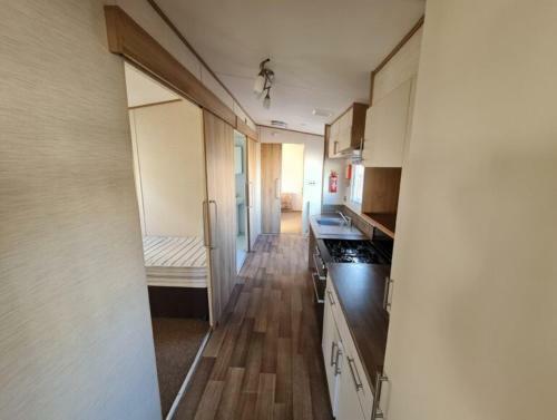 The Pearl - Deluxe Access Caravan