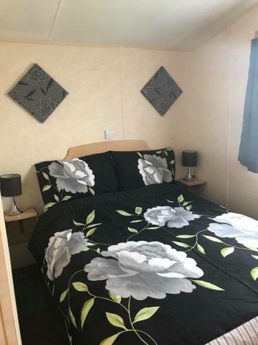 3 Bedroom Caravan Golden Palm Resort