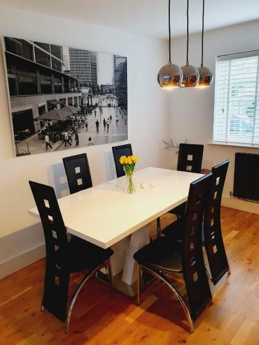Private Room In Immaculate House