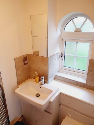 Private Room In Immaculate House