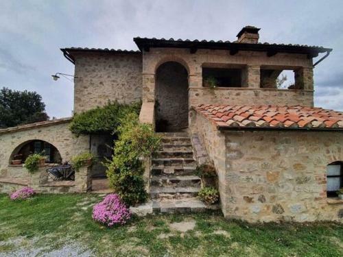 Pleasant Holiday Home In Seggiano With Private Terrace
