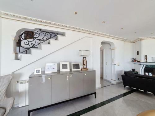 Modern Villa With Great White Interior