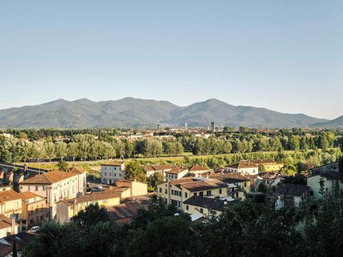 Vibrant Holiday Home In Lucca Lu With Private Pool