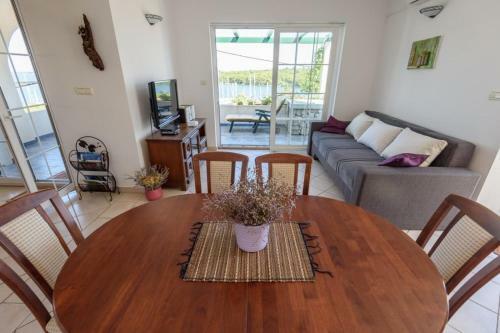 Holiday Home 3559-1 For 6 People In Veli Rat